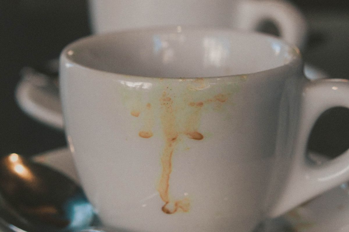 Whitening teeth after coffee drinking